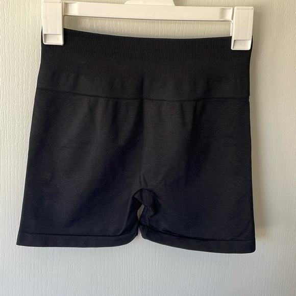 Celer scrunch workout shorts - Picture 1 of 2